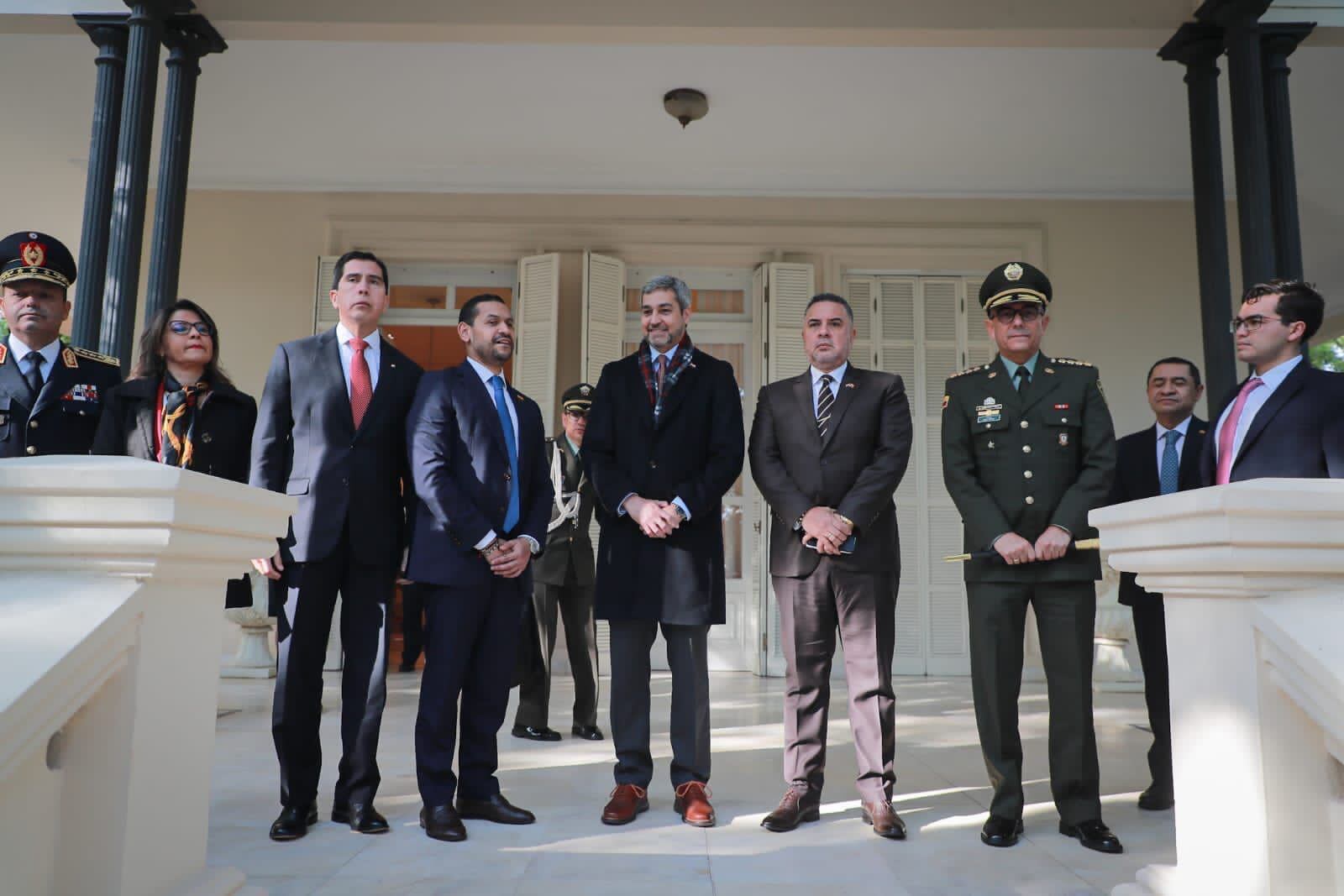 Ministro del Interior Daniel Palacios en Paraguay. Foto: Cortesía MinInterior