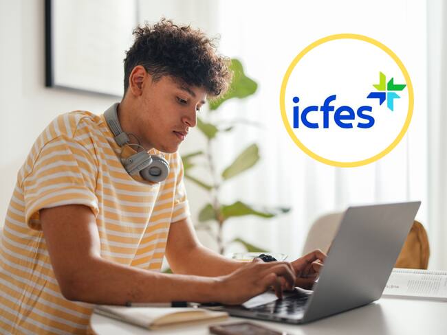 Joven usando su computador. En el círculo, el logo del ICFES (GettyImages / Redes sociales)