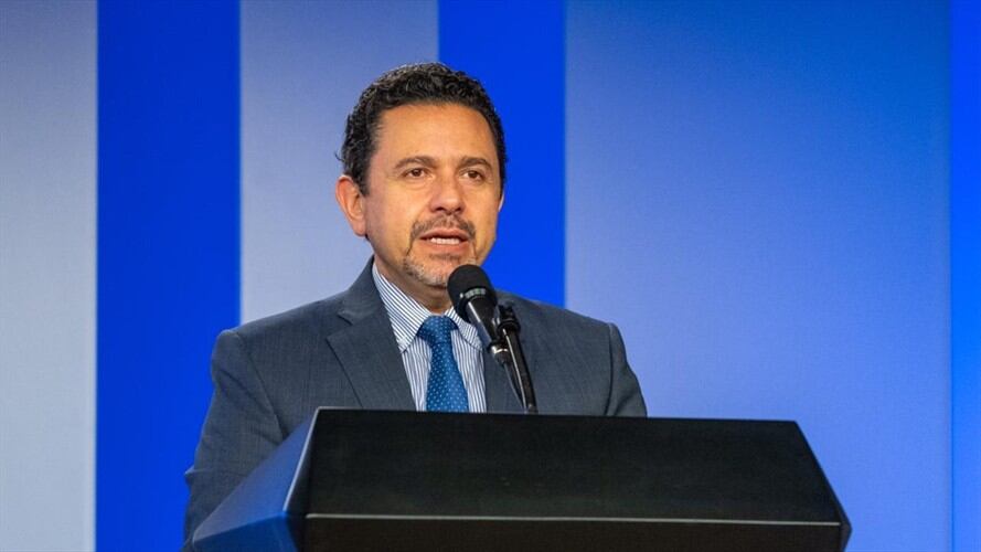 "Insisto en que este es un decreto de tránsito a la legalidad, este no es un decreto de perdón o de amnistía", explicó el alto comisionado para la paz, Miguel Ceballos. Foto: OACP