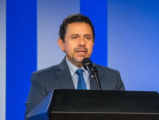 "Insisto en que este es un decreto de tránsito a la legalidad, este no es un decreto de perdón o de amnistía", explicó el alto comisionado para la paz, Miguel Ceballos. Foto: OACP