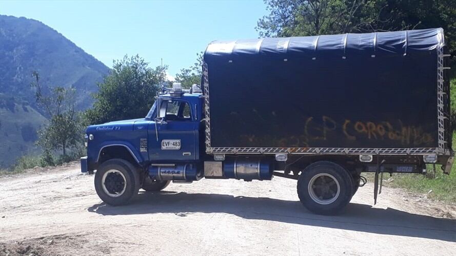 Las autoridades iniciaron los primeros protocolos de seguridad para descartar la presencia de los explosivos. Foto: Mauricio Doncell