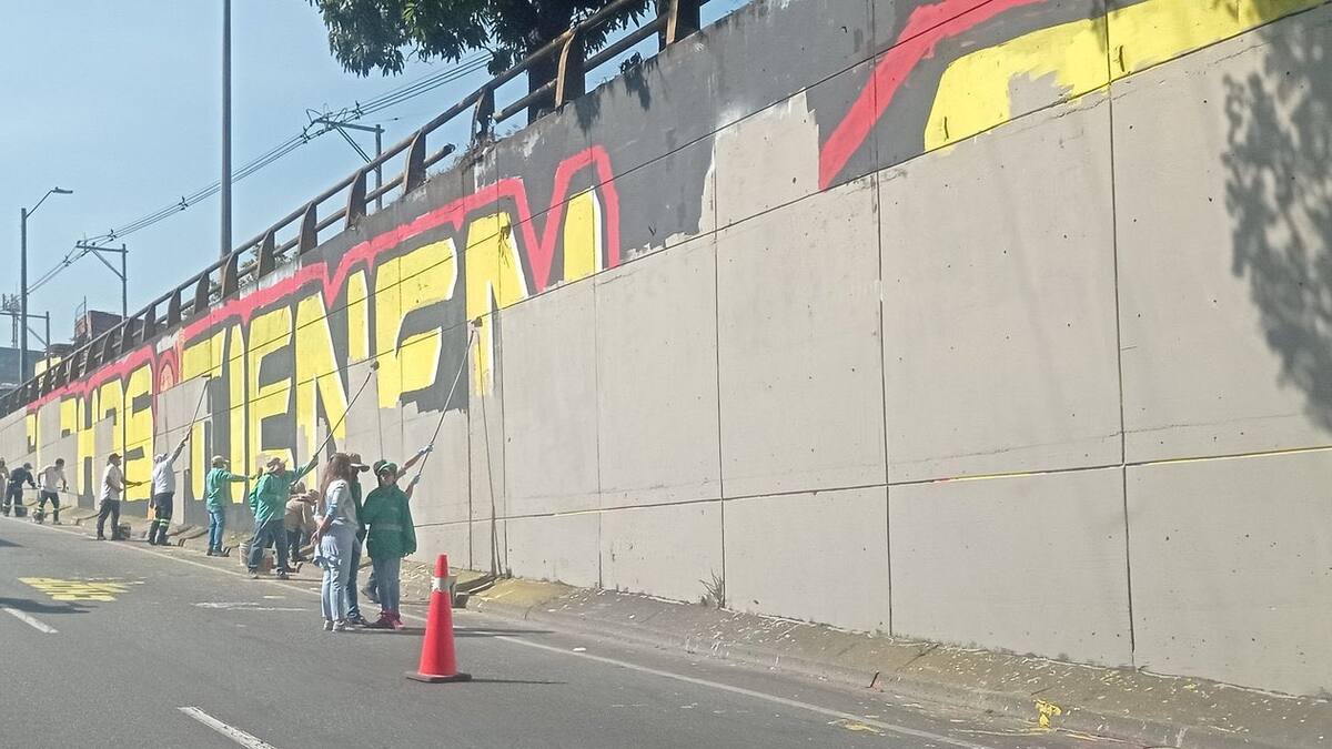 Defensoría insistió en proteger la memoria de las víctimas tras polémica por grafitis en Medellín