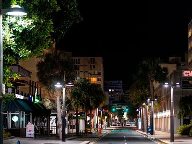 La gobernadora de Puerto Rico, Wanda Vázquez, explicó el lunes a medios locales que su orden de aislamiento es válida las 24 horas del día, lo que convierte a este territorio en el primero de Estados. Foto: Getty Images