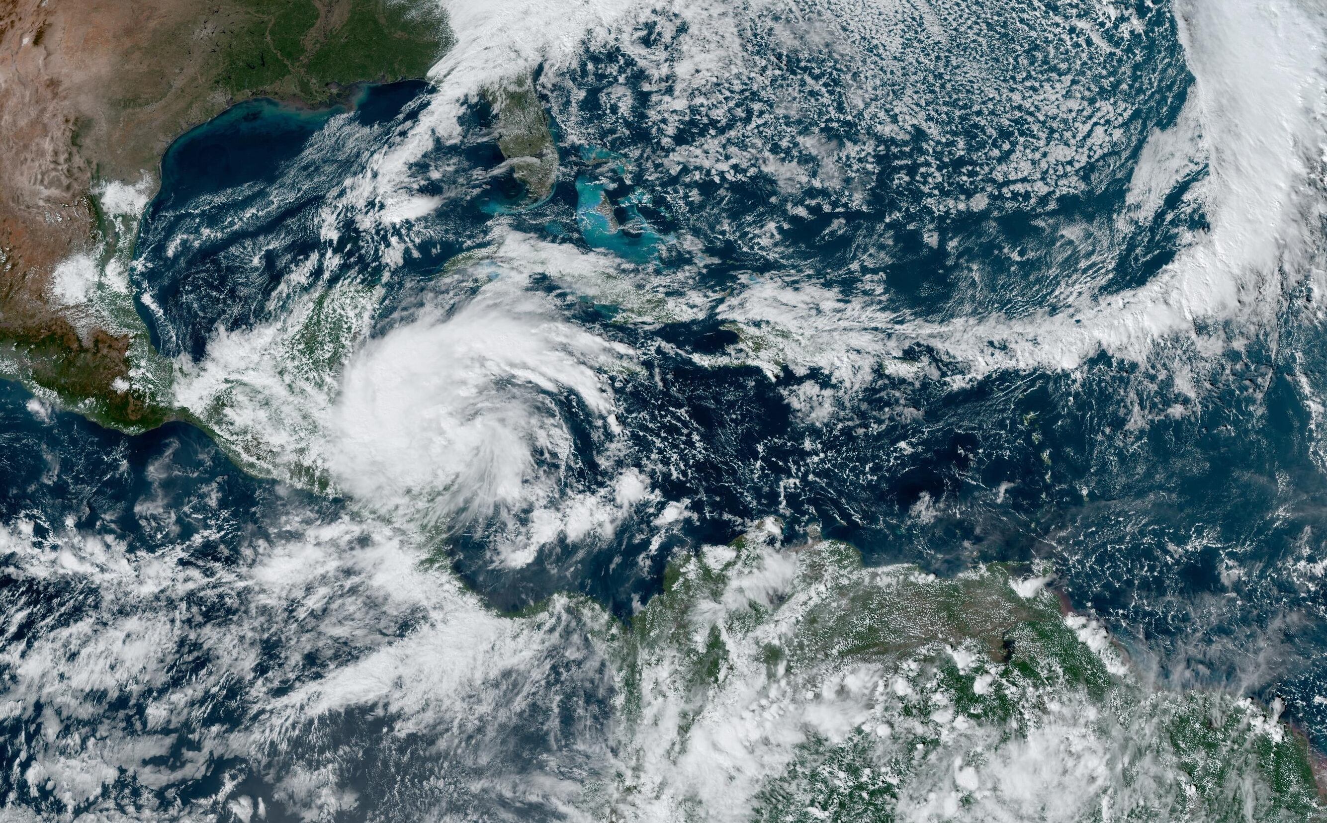 Fotografía satelital cedida por la Oficina Nacional de Administración Oceánica y Atmosférica (NOAA) a través del Centro Nacional de Huracanes (NHC) estadounidense FOTO: EFE/ NOAA-NHC