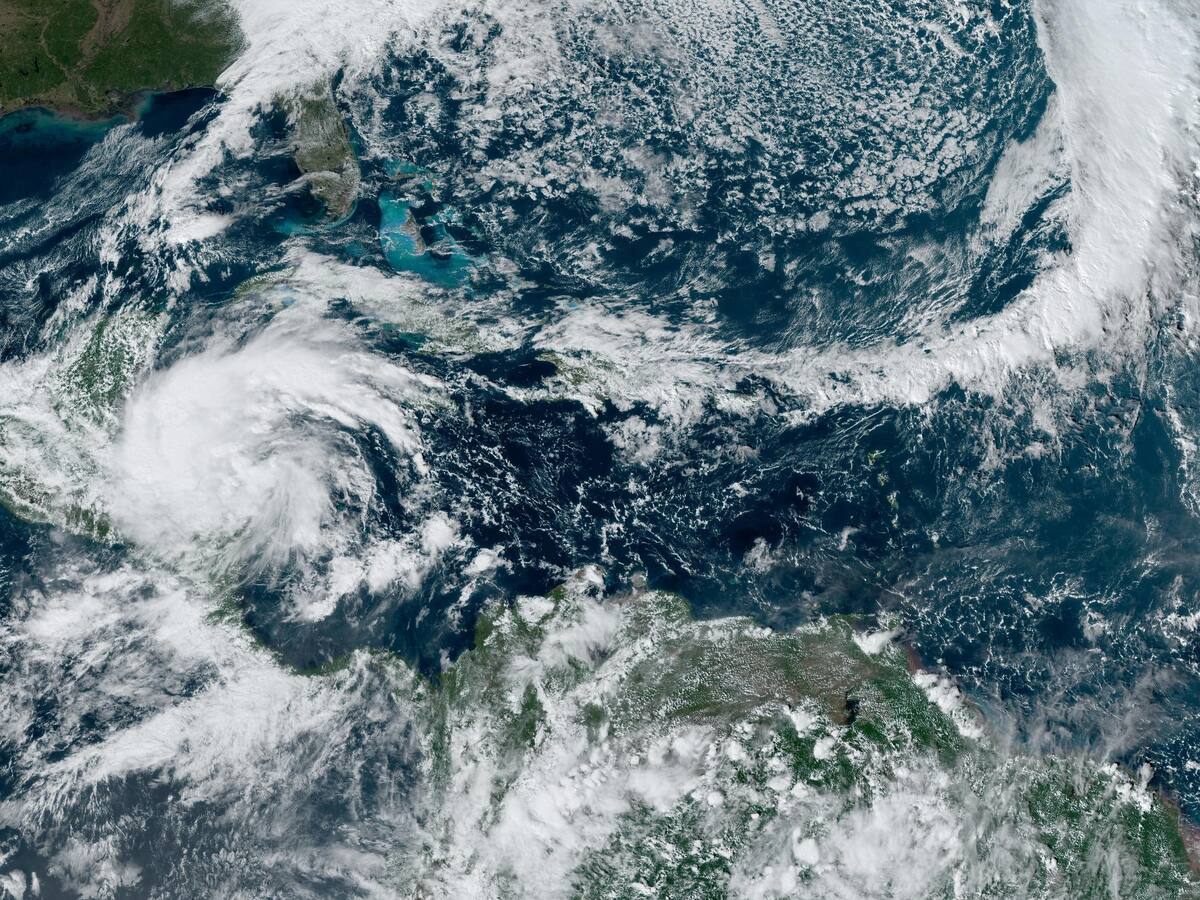 La tormenta tropical Sara se formó cerca del sureste de México y Centroamérica