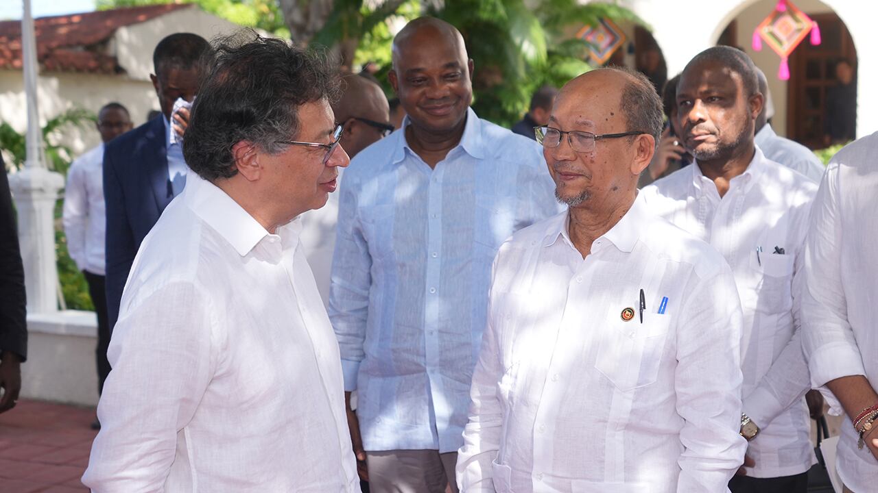 El presidente de la República de Colombia, Gustavo Petro Urrego, y el presidente del Consejo de Transición de la República de Haití, Leslie Voltaire. Foto: Presidencia de la República-.