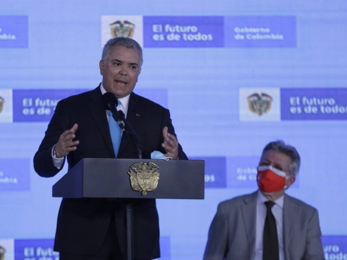 No puede ser una medida permanente y debe existir pedagogía: Duque sobre restricción de parrillero en Bogotá