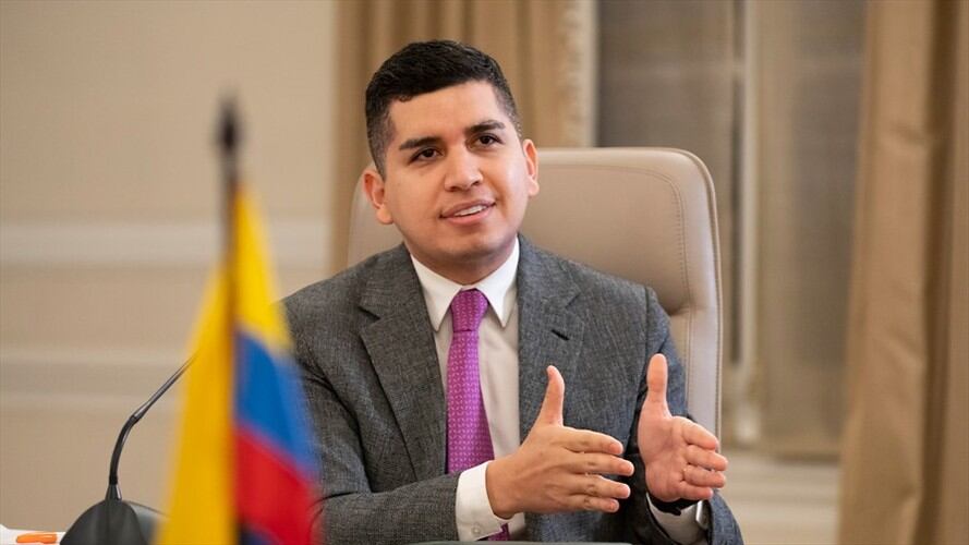 El ministro Jonathan Malagón aprovechó las redes sociales para motivar a los jóvenes a comprar vivienda.. Foto: Colprensa