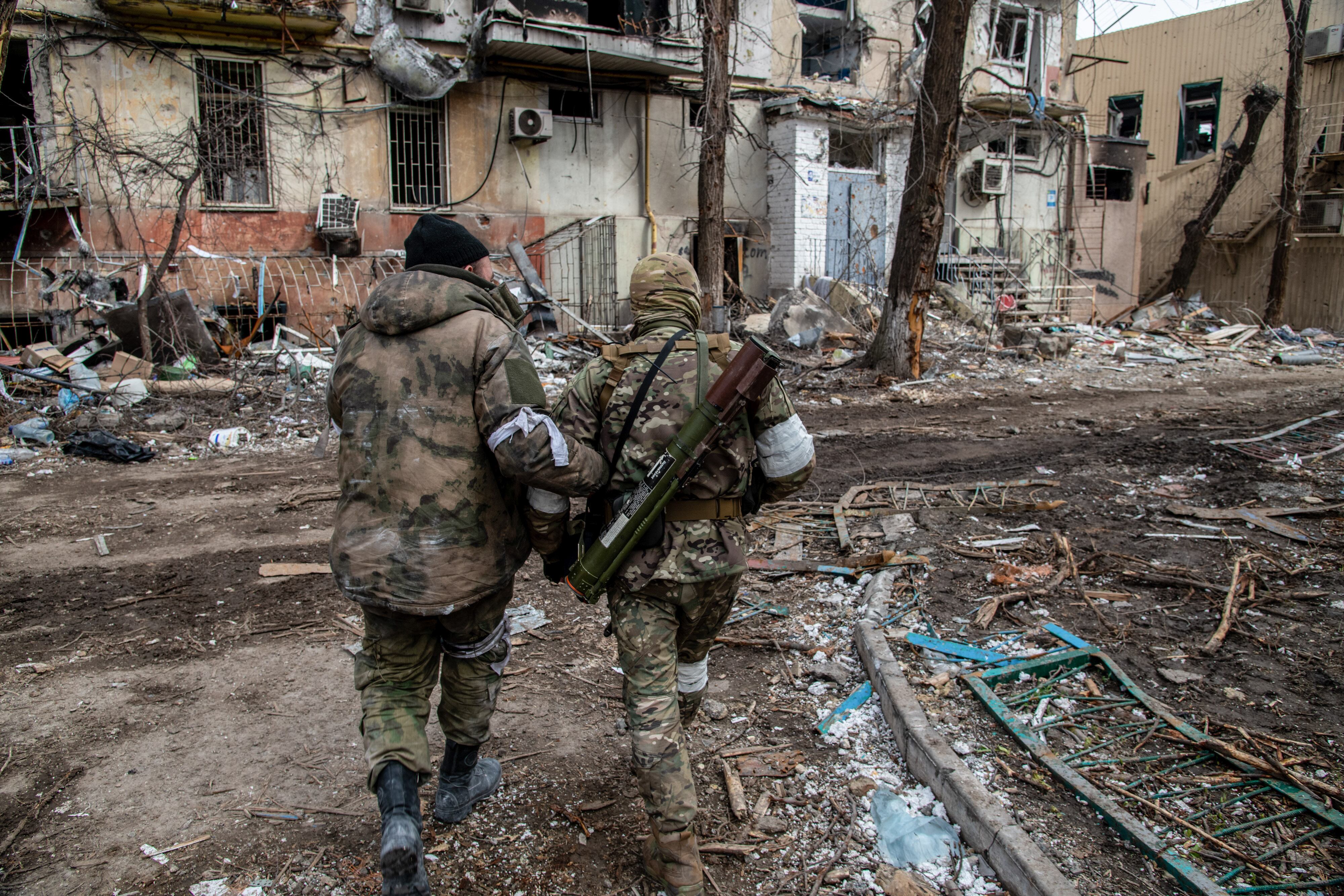 MARIUPOL, UKRAINE - 2022/04/16: Russian and Chechen soldiers in a devastated Mariupol neighborhood close to the Azovstal frontline. The battle between Russian / Pro Russian forces and the defending Ukrainian forces led by the Azov battalion continues in the port city of Mariupol. (Photo by Maximilian Clarke/SOPA Images/LightRocket via Getty Images)