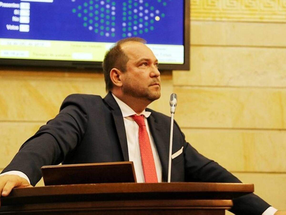 No estuve de acuerdo y ordené bajar la compra de los tapabocas: presidente del Senado