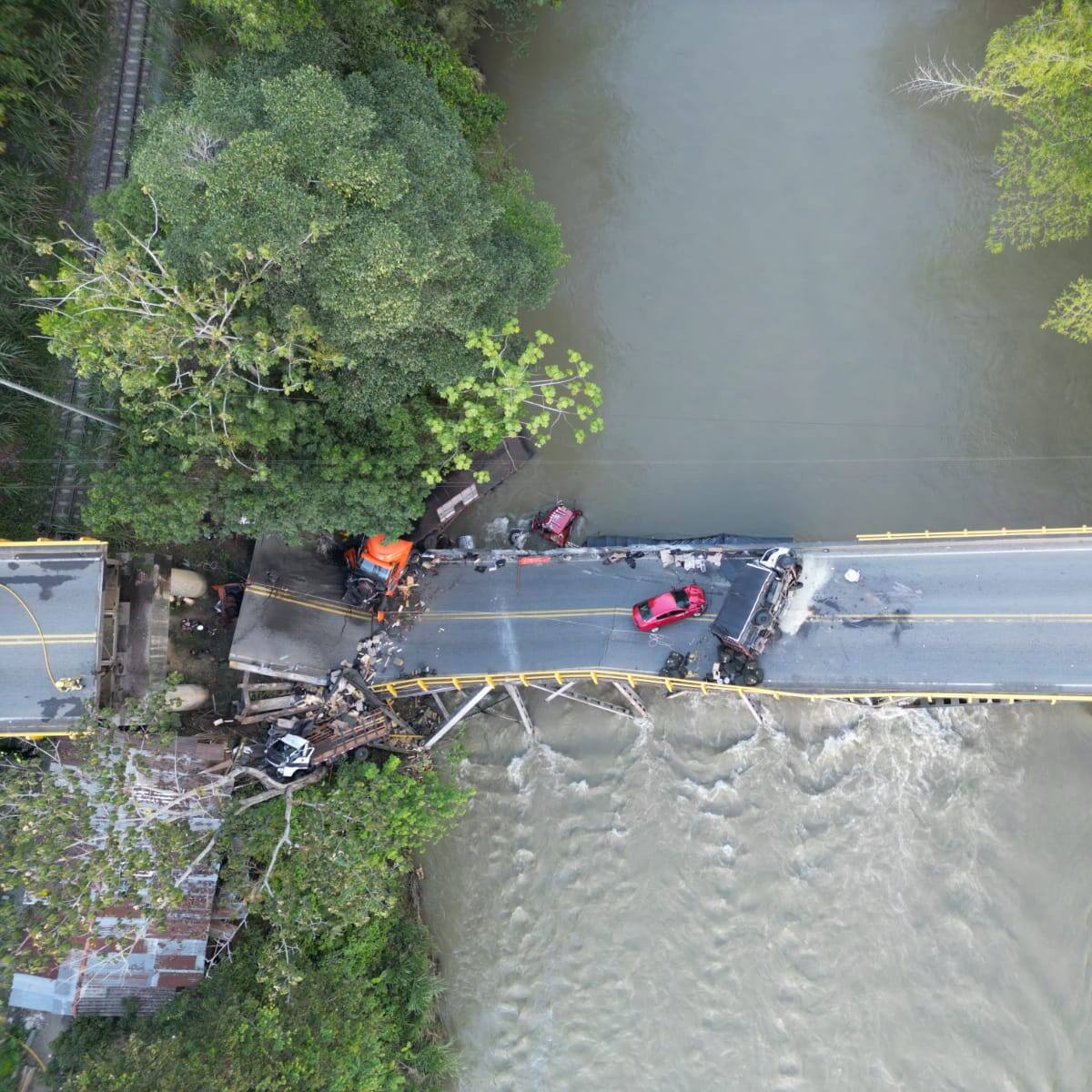 Contraloría adelantará indagación preliminar tras desplome del puente del río La Vieja