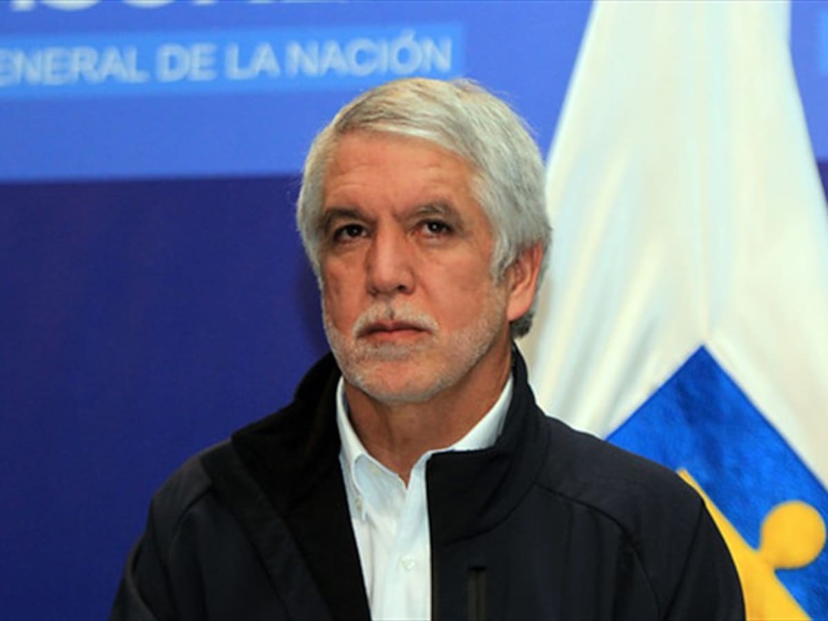 Enrique Peñalosa responsabiliza a Personería ante posibles accidentes por caída de árboles