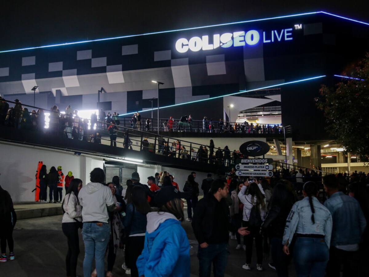 Vuelve y juega: Gigantescos trancones por eventos en Coliseo Live