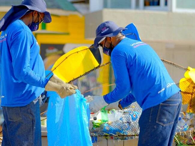 Afortunadamente, en la isla tiene lugar, desde hace 3 años, un proyecto de transformación de residuos en cabeza de la Asociación étnica Schooner Bight.. Foto: Sergio Vásquez/El Caribe Respira