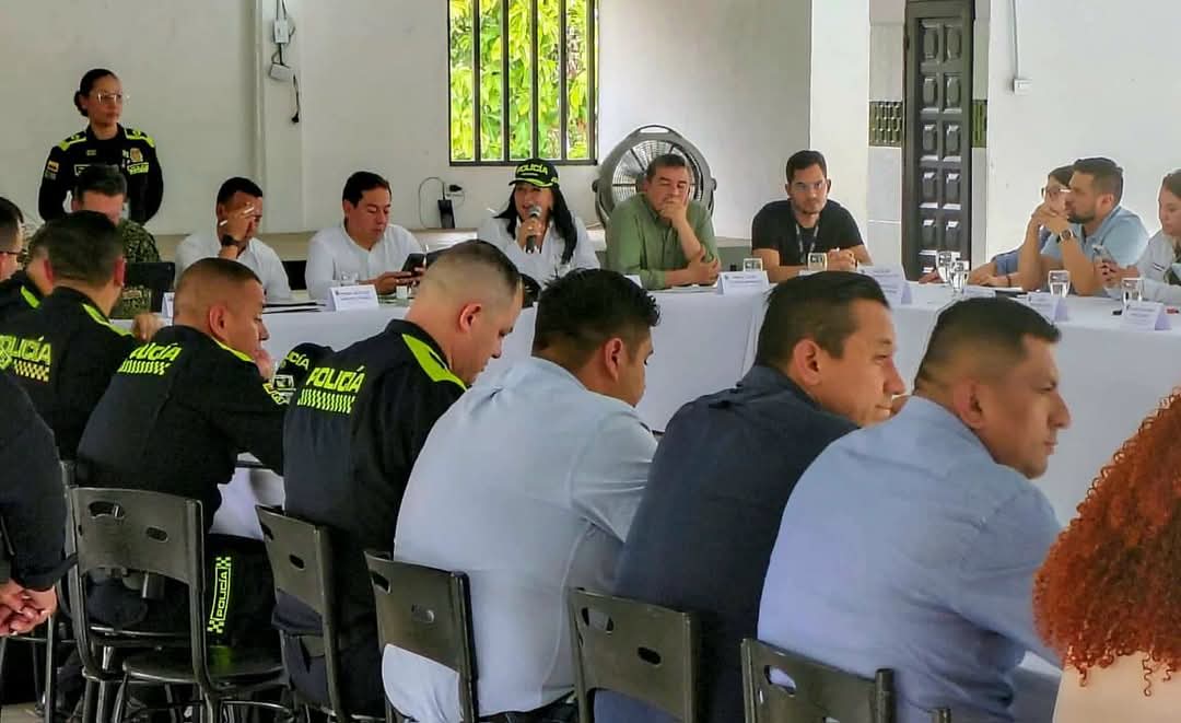 Además del ministro de Defensa, Pedro Sánchez Suárez y los mineros de occidente, también estuvo en la Mesa Técnica el gobernador Carlos Amaya y el director de la Policía Nacional, el Brigadier general Carlos Fernando Triana Beltrán / Foto: Alcaldía de Muzo.