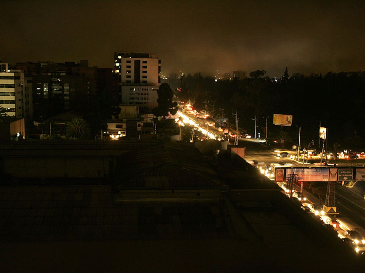 Ecuador sufrió un apagón nacional por falla en la linea de transmisión