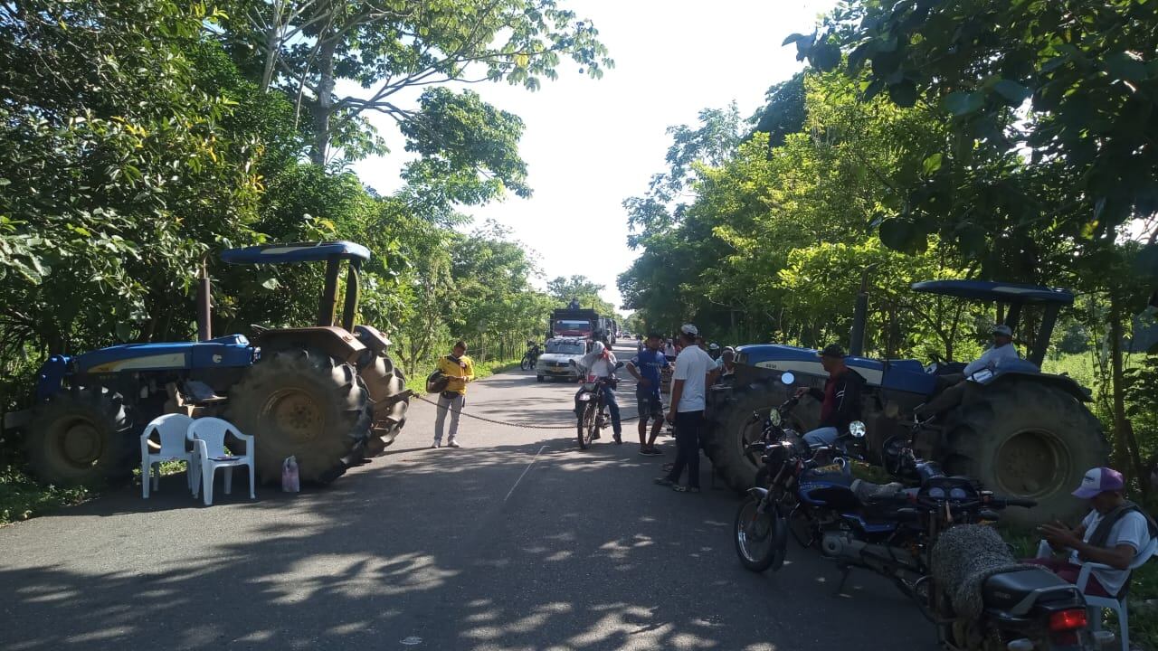 Bloqueo en la vía Montería - Tierralta. Foto: cortesía (suministrada a La W).