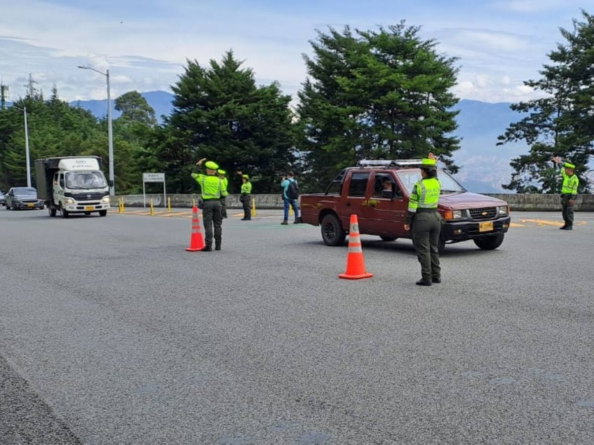 Cuestionan puente peatonal en mal estado que permanece abierto en Soledad, Atlántico