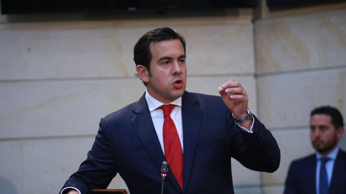 CNE abre indagación contra el Nuevo Liberalismo por quejas del senador Rodrigo Lara