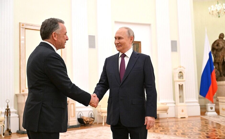 Vladimir Putin y Steve Witkoff. Foto: Kremlin Press Office / Handout/Anadolu via Getty Images)