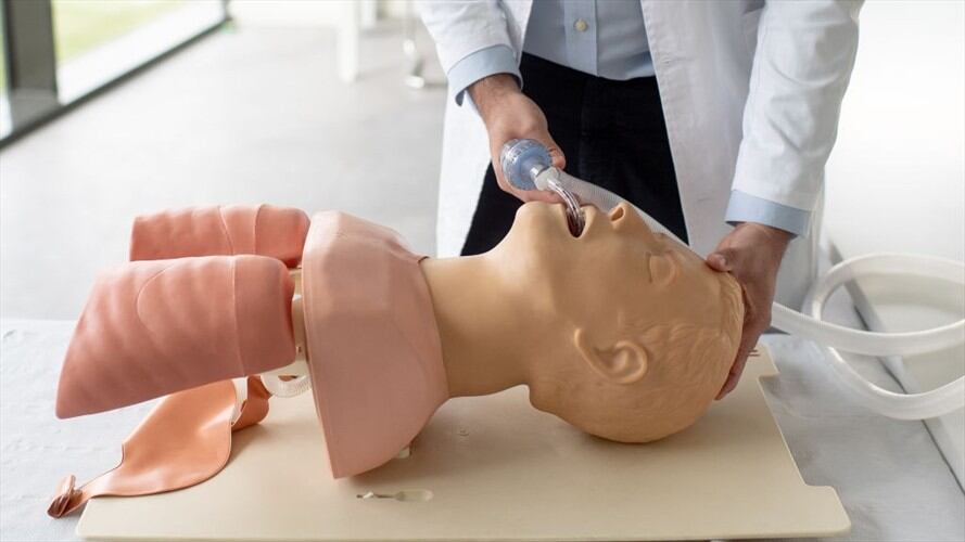 Un respirador de alta gama marca Hamilton, Drager o Medtronic, en época de no coronavirus, tendría un costo de $35.000 dólares. Foto: Getty Images