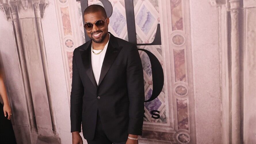 El rapero escribió en su Twitter que ahora se llamará 'YE'.. Foto: Getty Images