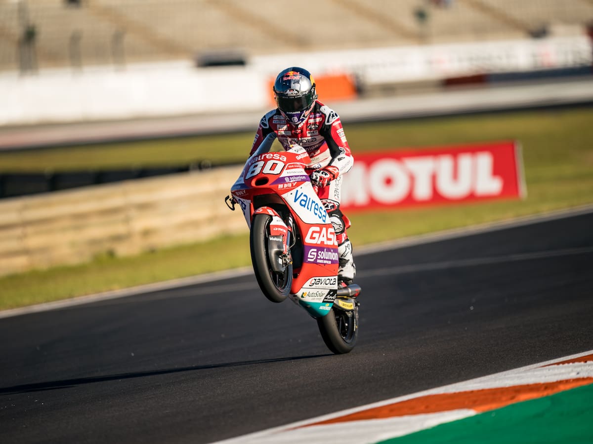 David Alonso se llevó el triunfo en la carrera inaugural de Moto3 en Qatar