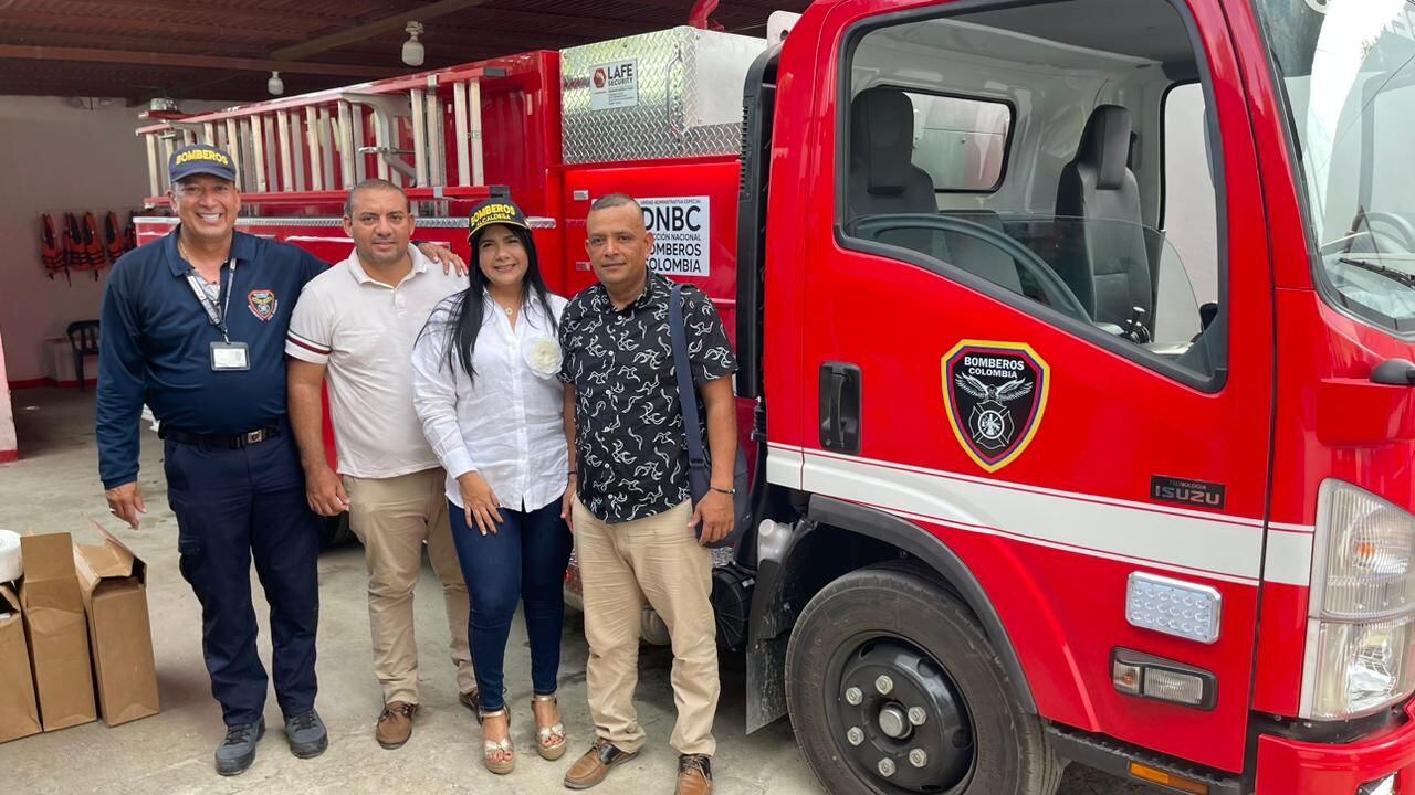 Nueva máquina de bomberos/ Carlos Julio Araujo