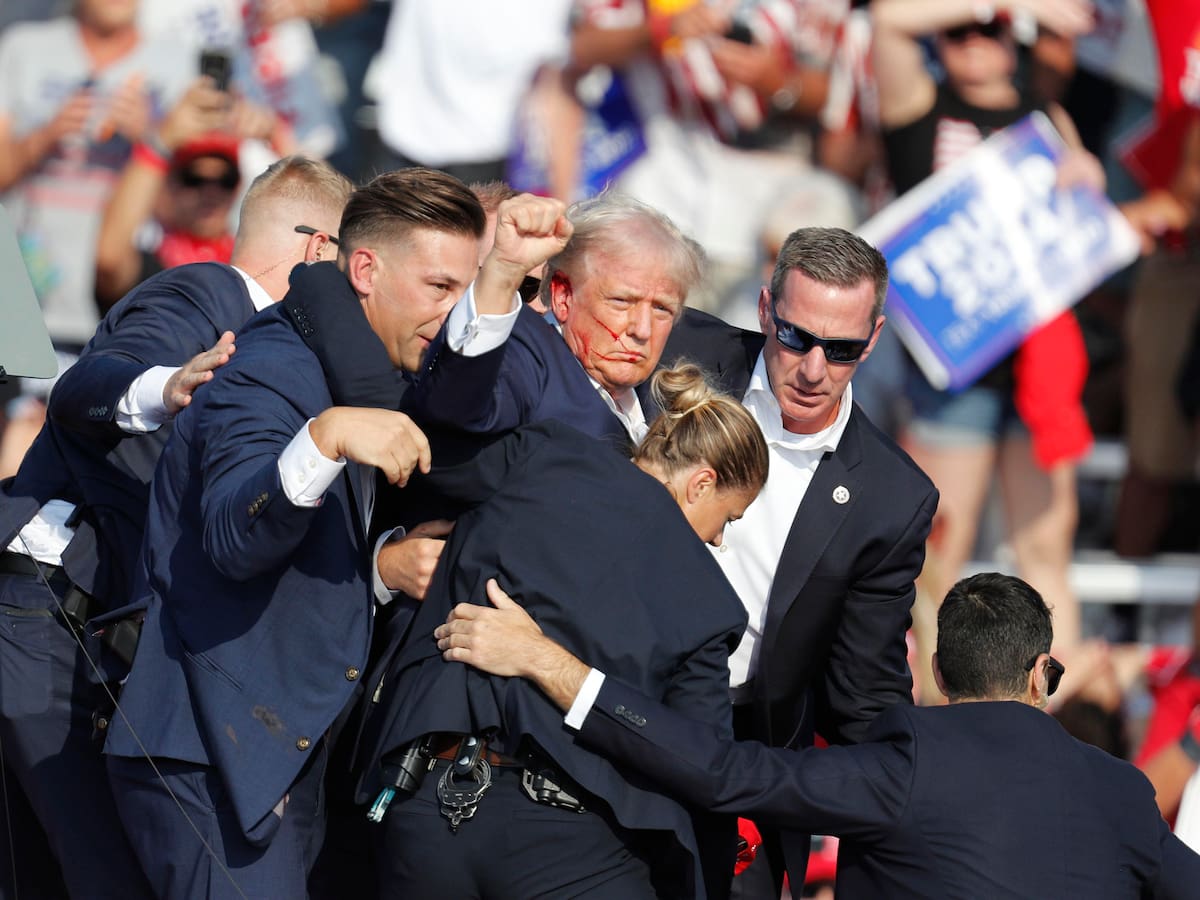 El FBI muestra fotos del arma del agresor de Trump