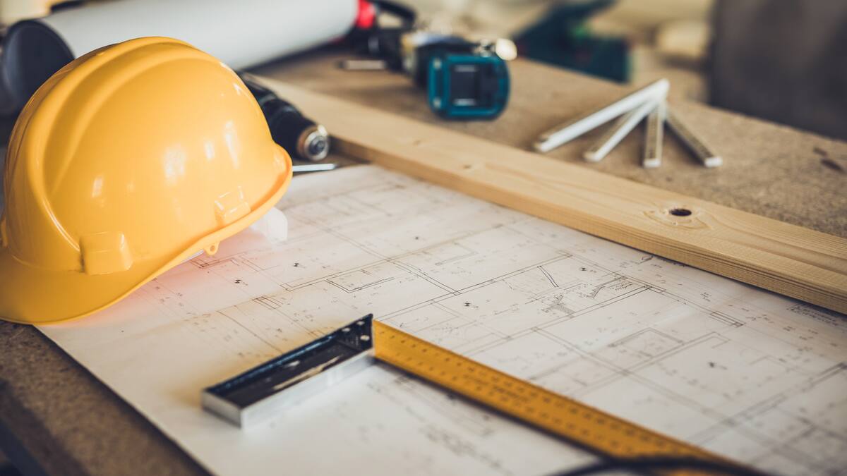 Denuncian presunta construcción de lujosos edificios con dinero captado ilegalmente