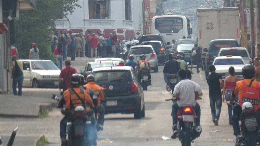 La comunidad atendió el llamado de Guaidó y salió a marchar.. Foto: Twitter
