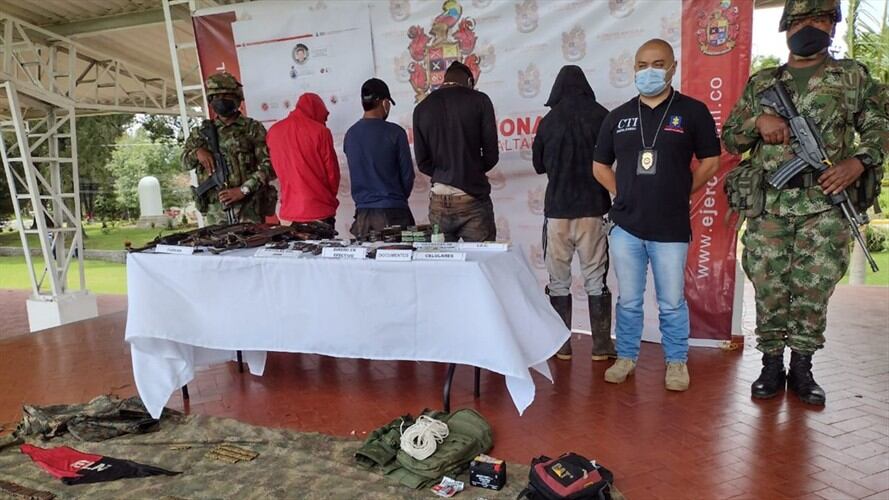 Los capturados fueron puestos a disposición de la Fiscalía . Foto: Ejército Nacional