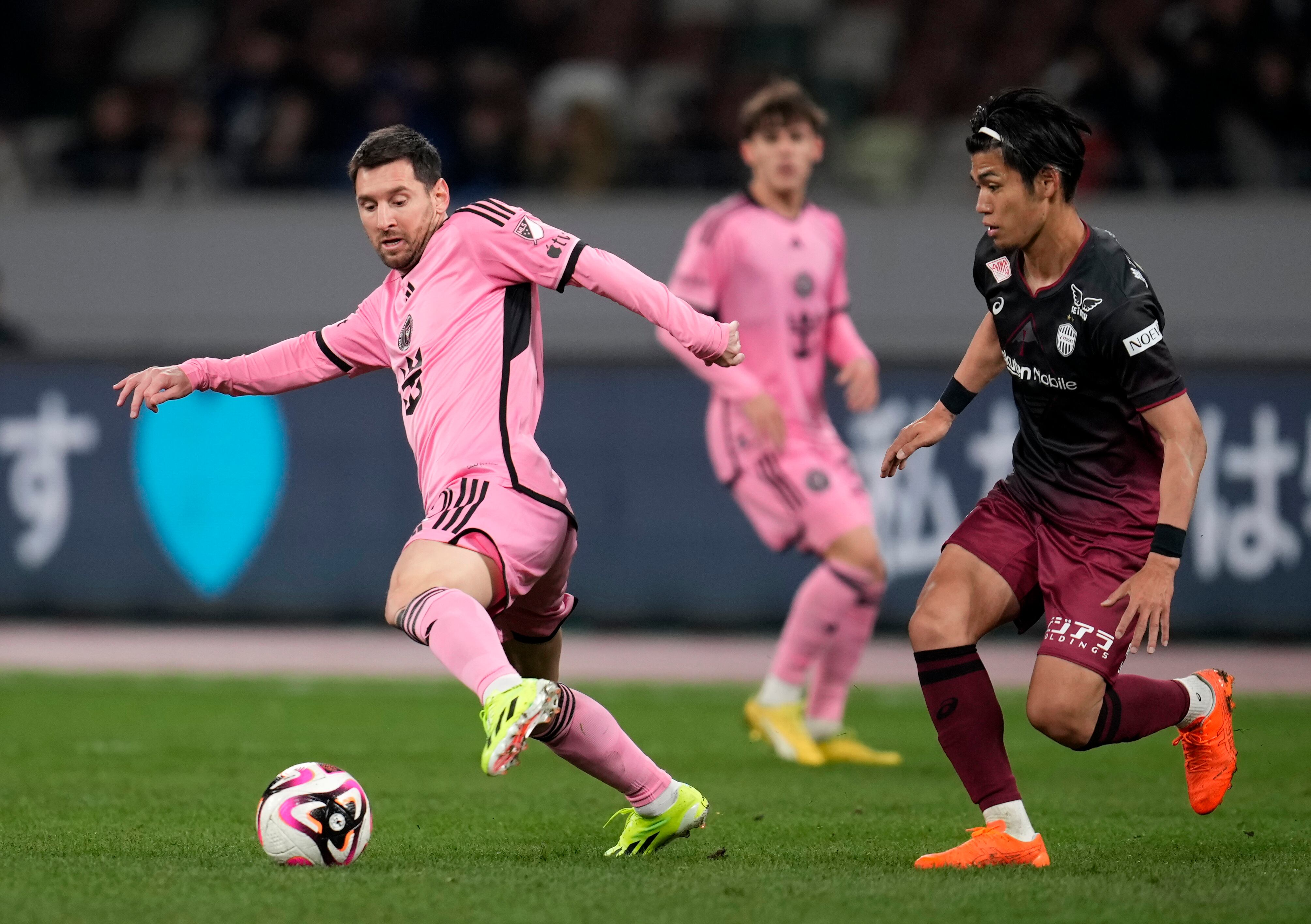 Lionel Messi ante el Viseel Kobe. Foto: EFE/EPA/FRANCK ROBICHON