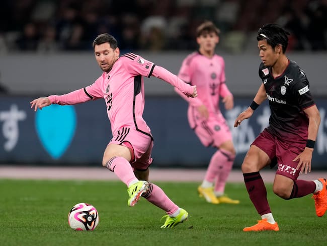 Lionel Messi ante el Viseel Kobe. Foto: EFE/EPA/FRANCK ROBICHON