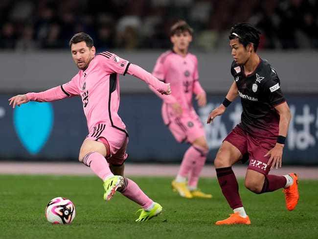 Lionel Messi ante el Viseel Kobe. Foto: EFE/EPA/FRANCK ROBICHON