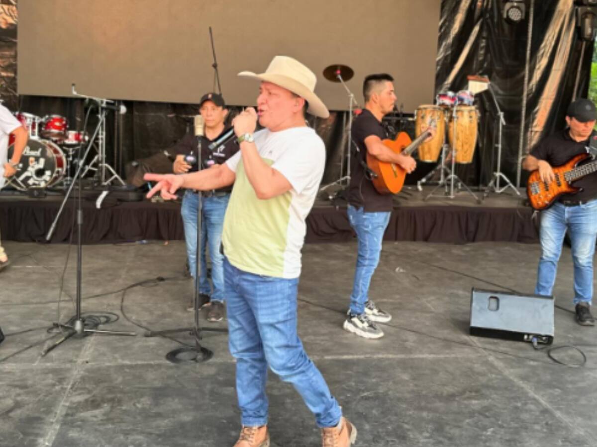 El artista ‘Yaguazo’ fue condecorado en el Congreso por llevar al mundo la música llanera