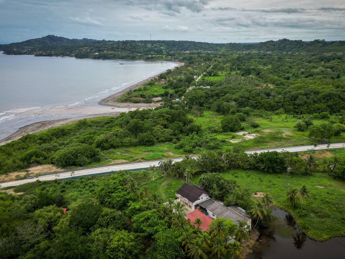 Puerto Escondido y Canalete deben estar alerta: CVS sobre actividad del volcán de lodo
