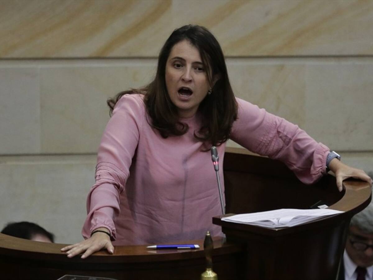 Quiero felicitar al fiscal general por su firmeza en los principios: Paloma Valencia
