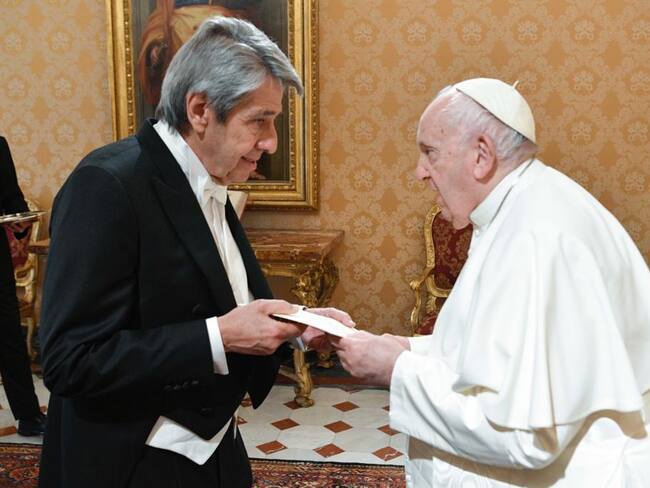 El papa está empeñado en que se firmen acuerdos de paz en Colombia: Alberto Ospina