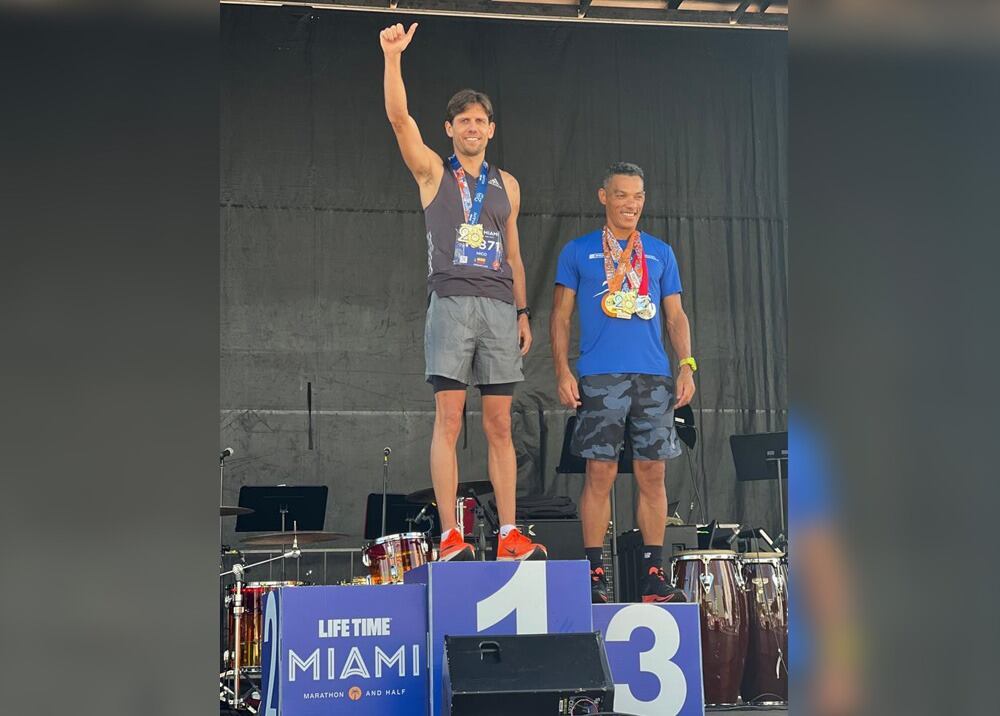 Nicolás Santos, ganador de la Media Maratón de Miami