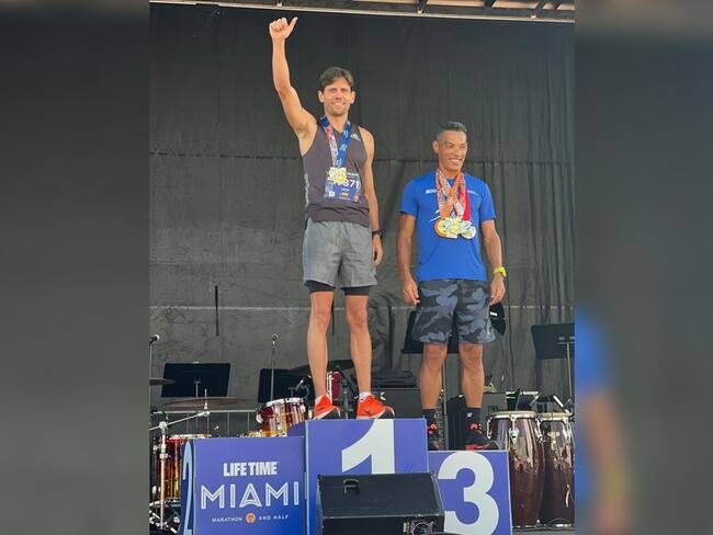 Nicolás Santos, ganador de la Media Maratón de Miami