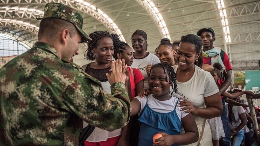 Desde las 7:00 a.m., habitantes de Istmina acudieron de forma masiva al primer día de la jornada de apoyo al desarrollo que se adelantó bajo el marco del proyecto Chocó con Amor. Foto: Ejército Nacional