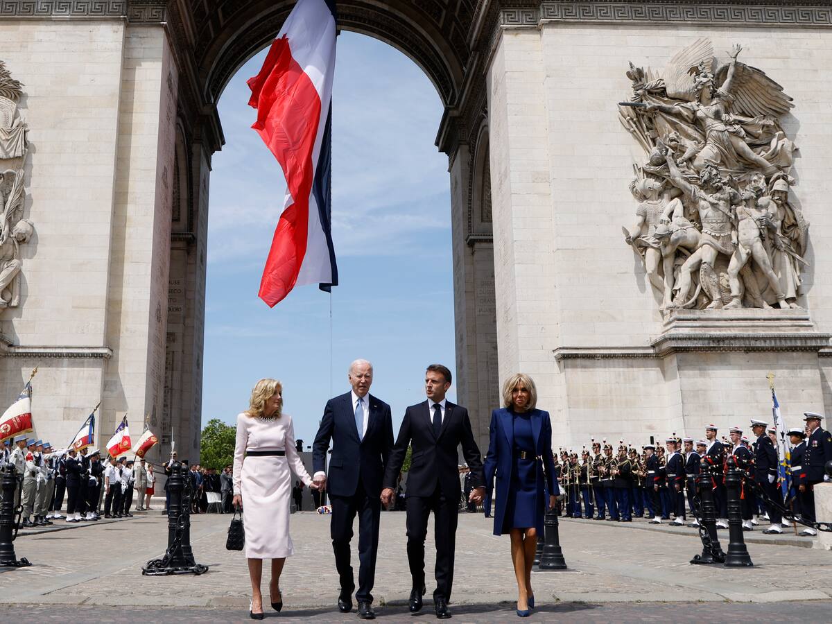 Macron recibe a Biden en el Arco del Triunfo en el inicio de la visita bilateral