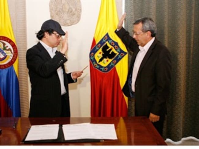 Alcalde Mayor de Bogotá, Gustavo Petro Urrego y Jorge Reinel Pulecio Yate  director del Instituto para la Economía Social (Ipes). Foto: Ipes.gov.co