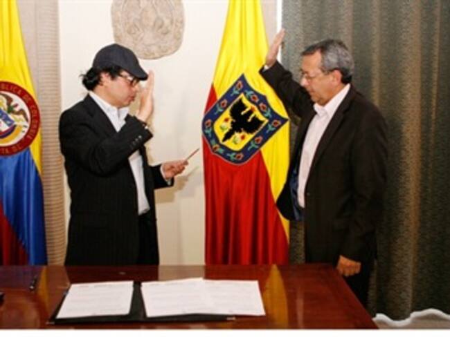 Alcalde Mayor de Bogotá, Gustavo Petro Urrego y Jorge Reinel Pulecio Yate director del Instituto para la Economía Social (Ipes). Foto: Ipes.gov.co
