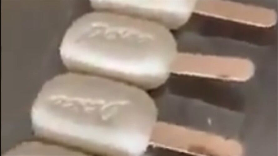 Indignante: Jóvenes regalaron paletas de jabón a adultos mayores de Cartagena. Foto: Twitter: video @KathyLambis