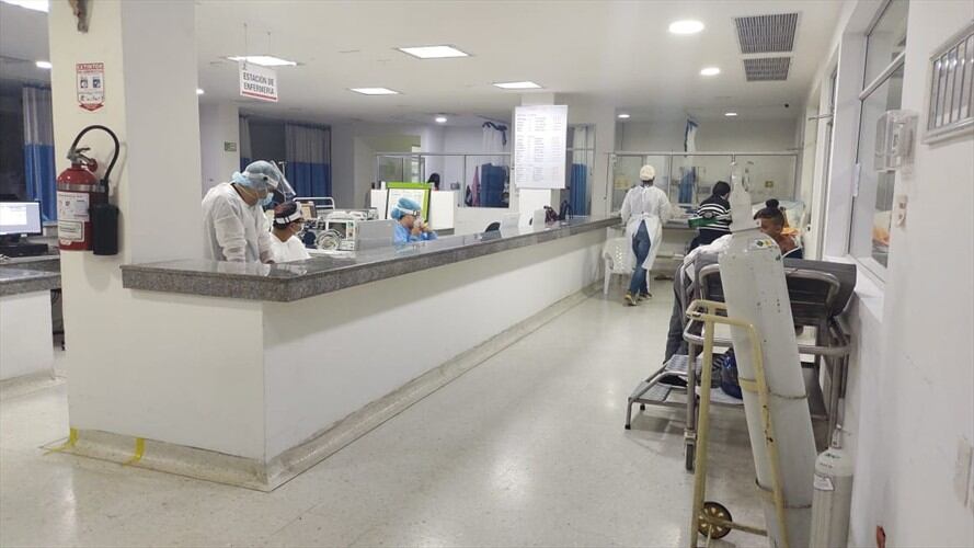 Debido a la renuncia del personal de salud y a la escasez de insumos, el Hospital Isaías Duarte Cancino, ha disminuido la capacidad de UCI en más de un 50%. Foto: Cortesía