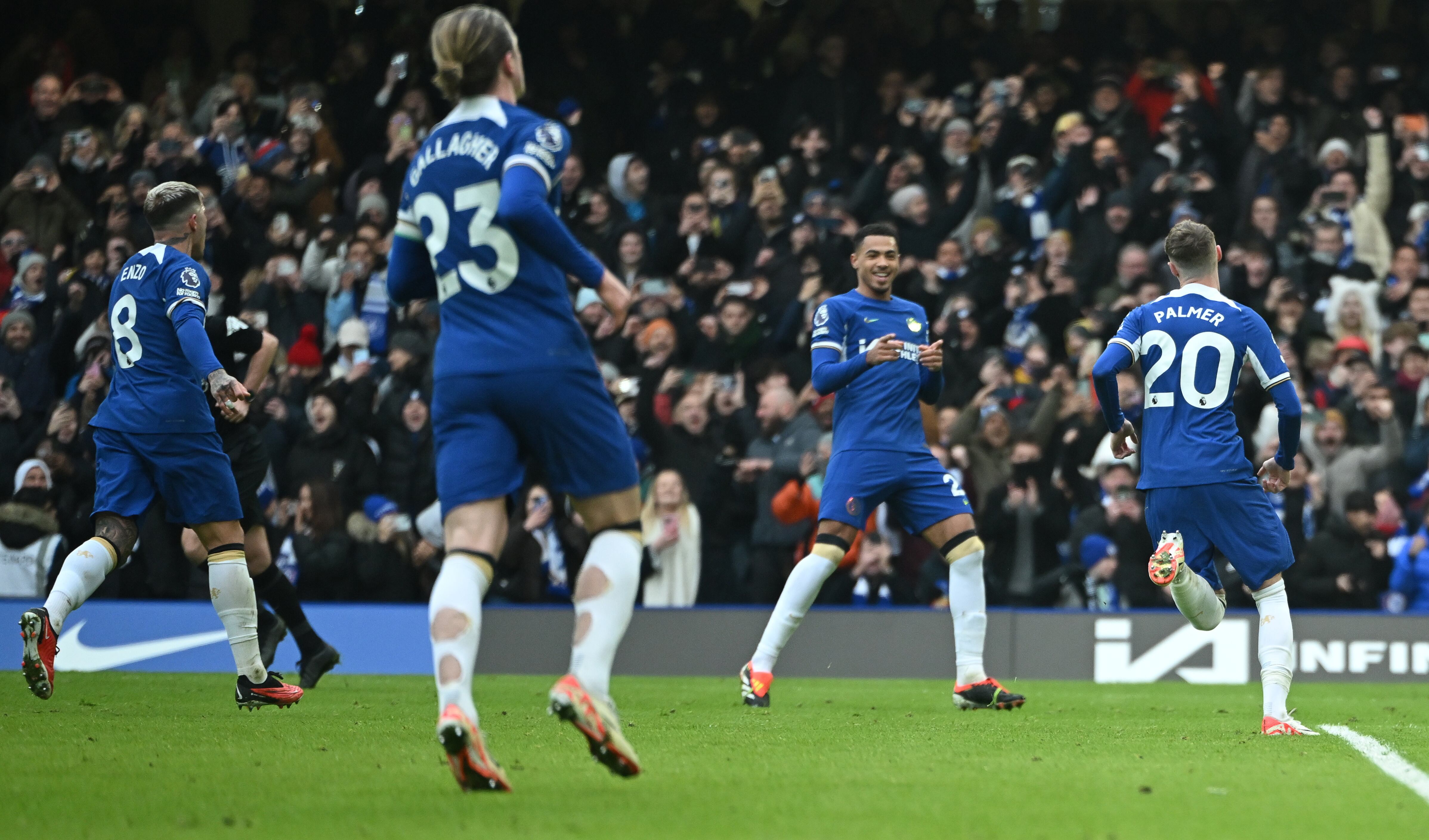 Chelsea sufrió pero derrotó 1-0 al Fulham en el derbi del oeste de Londres. Foto: EFE.