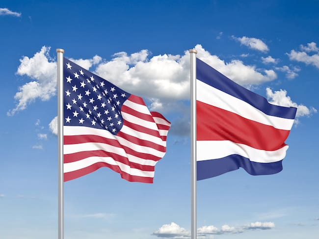 Banderas de Estados Unidos y Costa Rica. FOTO: Getty Images