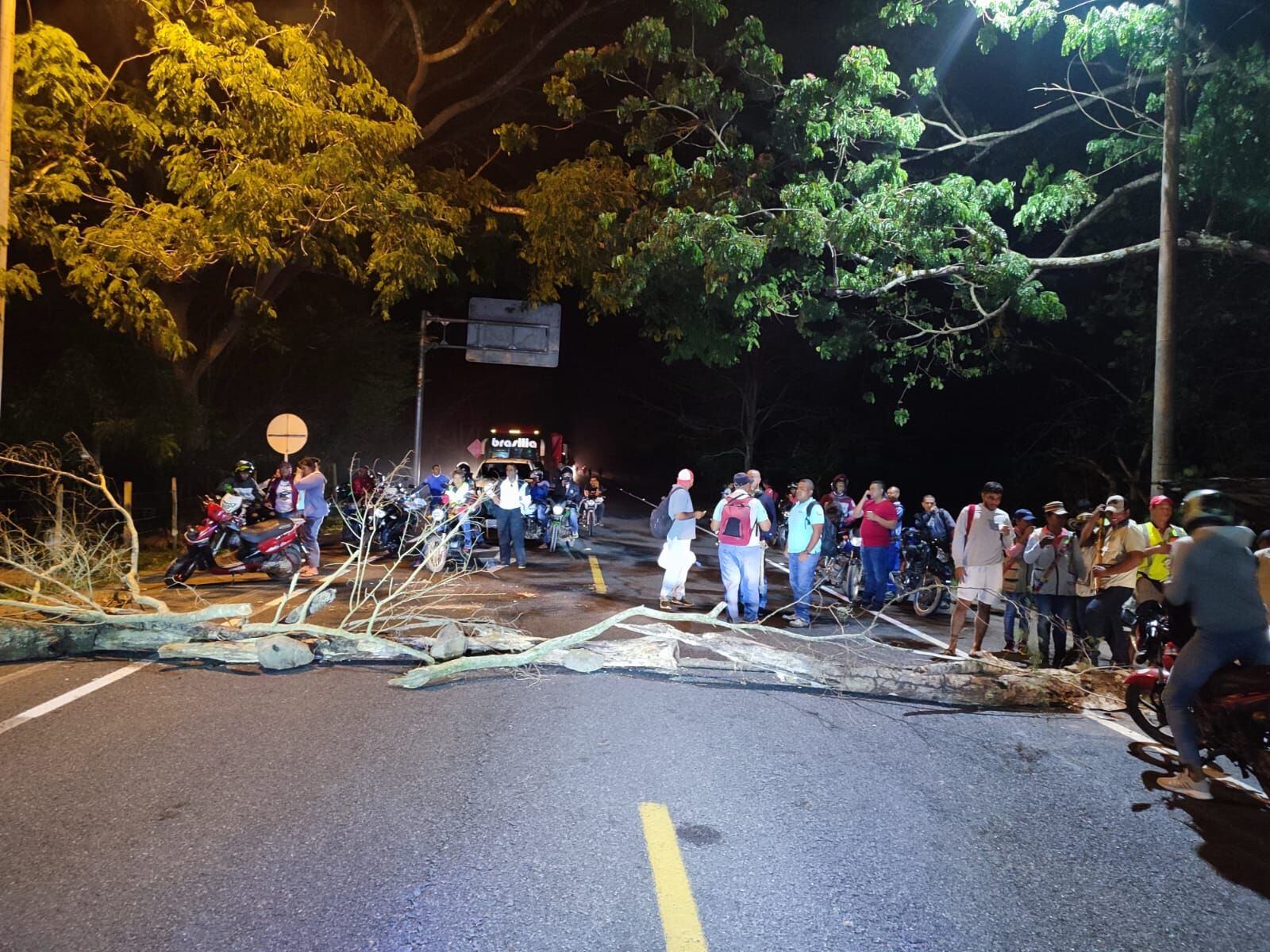 Bloqueo en la vía Montería - Arboletes. Foto: Ruta al Mar. 